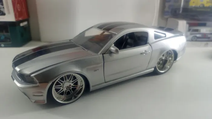 Miniatura Jada 1/24 Ford Mustang GT 2010 Big time
