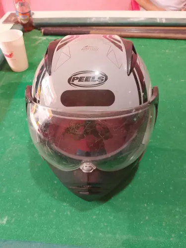 Vende se um capacete 