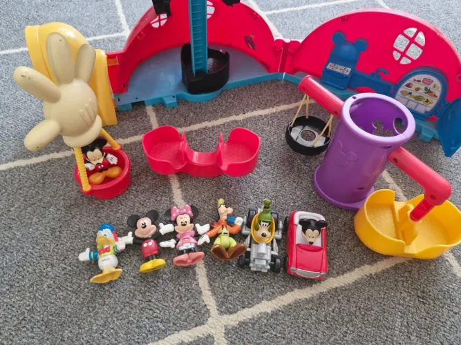 Casa do Mickey + 6 personagens Disney Club: Mickey,  Minie, Pato Donald, Pateta.
