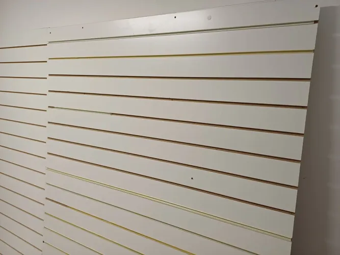 Painel canaletado expositor em MDF