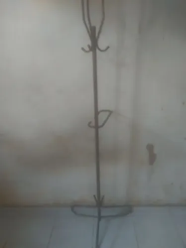 Cabideiro de Metal - Resistente e Funcional