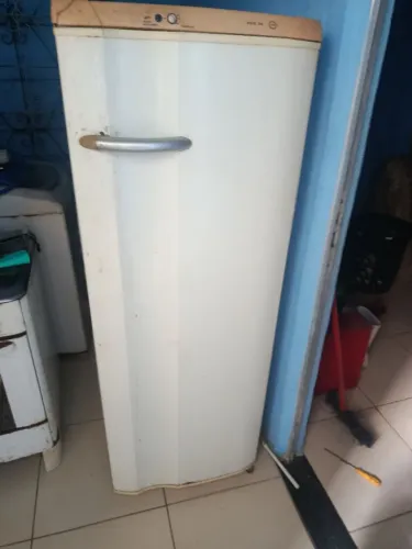 geladeira semi nova, falta só o gás