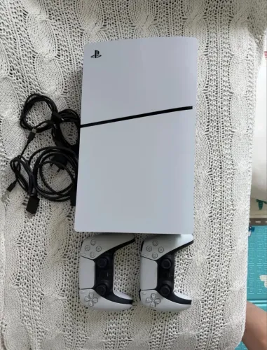 Ps5 Slim Mídia Física 1TB + 2 controles 