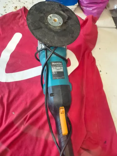 Uma lixadeira Makita