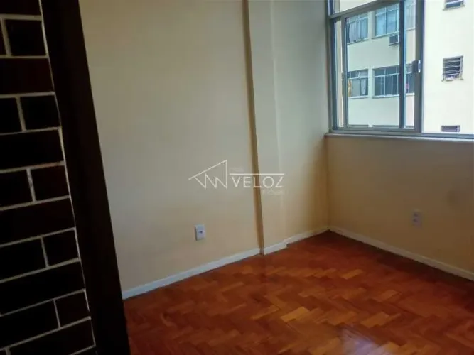 Kitnet/Conjugado - / Residencial / Centro