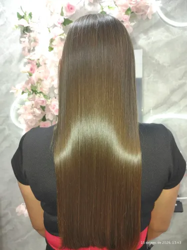 Auxiliar de cabeleireiro/manicure