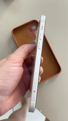 iPhone 12 à venda. 