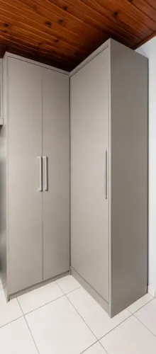 Guarda roupa novo e espaçoso