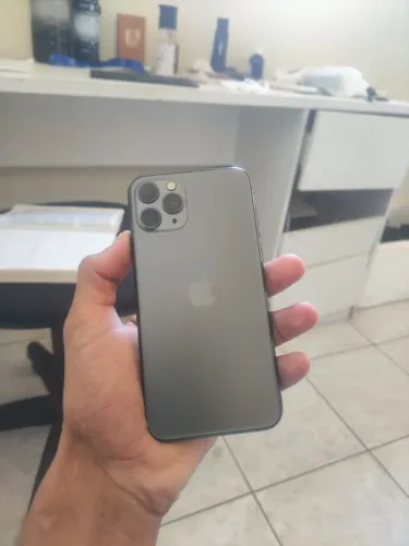 Vendo iPhone 11, bateria já foi trocada, faço por 1000