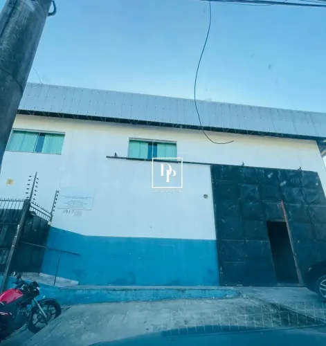 Galpão de 709 m² com pé-direito de 6,50 m para locação no Parque das Laranjeiras
