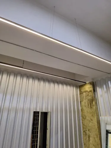 Loja de galeria, 34 m2, pé direito alto, reformadíssima