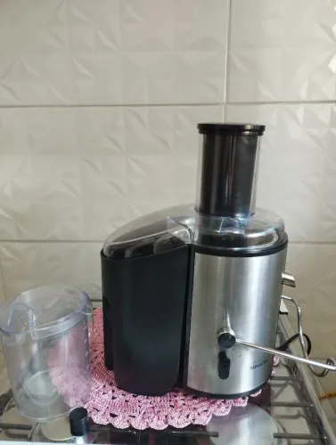 Extrator de suco de frutas e legumes Suggar 
