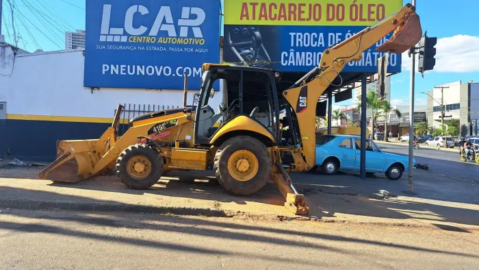 Retroescavadeira Caterpillar 416E 4x4