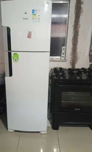 Vendo geladeira e fogão, aceito cartão