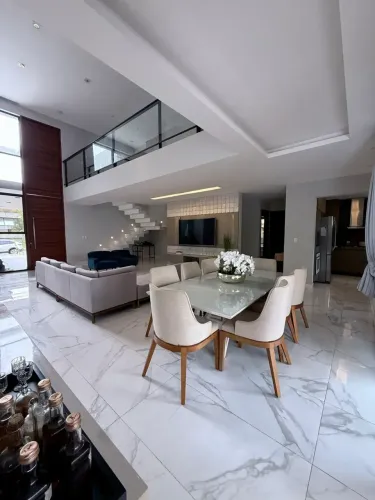 Mansão de Luxo em Condomínio Fechado | 462m² Construídos | 5 Suítes