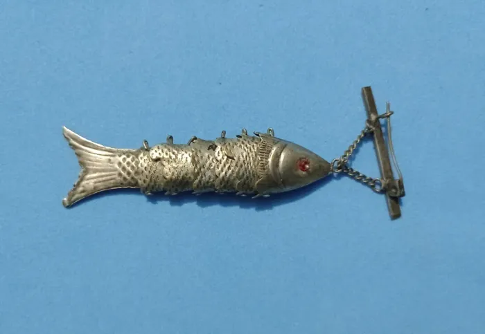 Broche prateado Peixe articulado