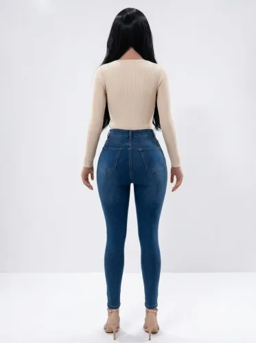 Gostaria de Adquirir seu manequim de silicone feminina para se divertir ou vender roupa .