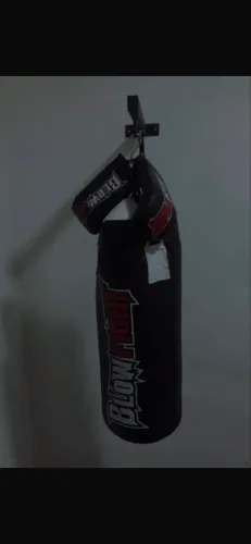 Saco de bater com luvas