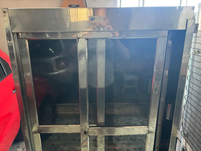 Máquina de frango assado