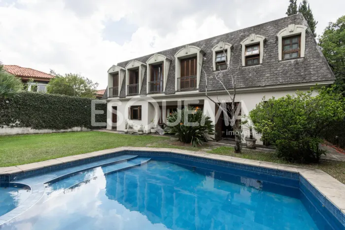 Casa com piscina no Jardim Guedala