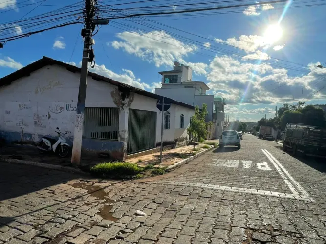 Casa à venda em Itaberai-Go. Ótima localização 