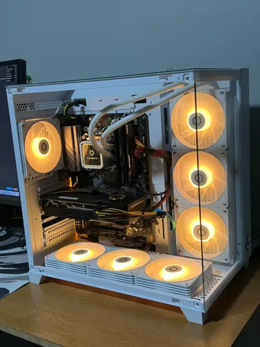 PC GAMER - RX5700 XT 8GB