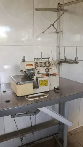 Vende-se Máquina de costura Interloque Yamata