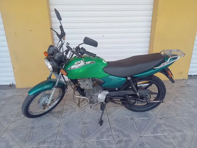 Vendo ou troco por uma titan 160 ou CB
