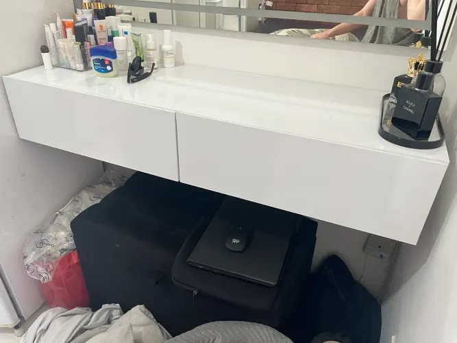 Escrivaninha suspensa de parede