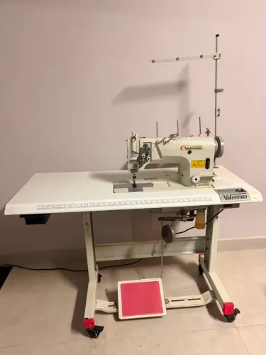 Máquina de costura pespontadeira