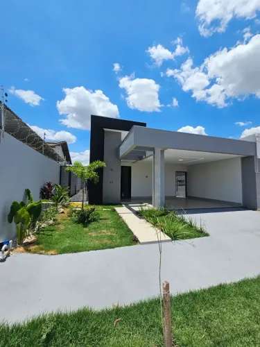 Casa a venda com Piscina  3 Suítes Condomínio Residencial São José Distrito Industrial - C