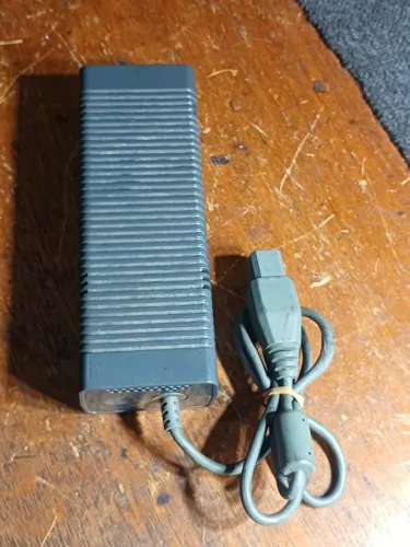 Fonte original Xbox 360 Fat Arcade Elite 127v