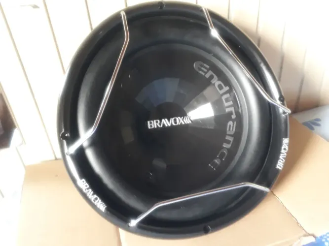 Subwoofer Bravox endurence 2k 15P 900Watts rms 4ohms original. 