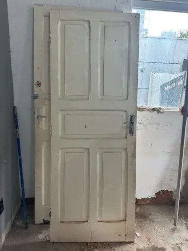 vendo porta de madeira antiga sem batente