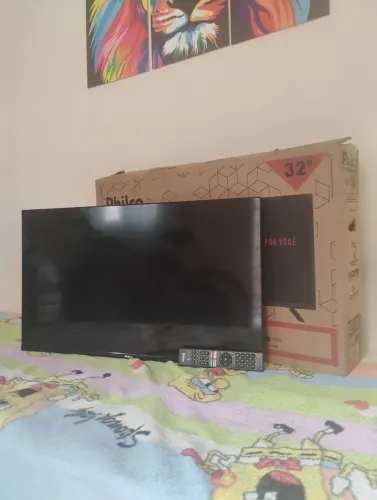Televisão Philco 32 polegadas, smart tv, comando de voz no controle, tudo e mais um pouco.