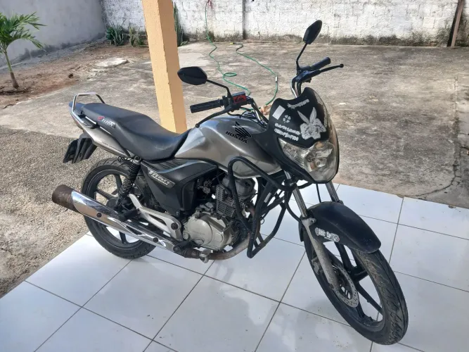 Vendo titan em dias!