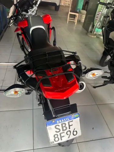 Vendo Bross vermelha 160 ano 2023 , extra . Troco por carro WhatsApp 85- *