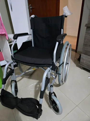 Cadeira de rodas nova