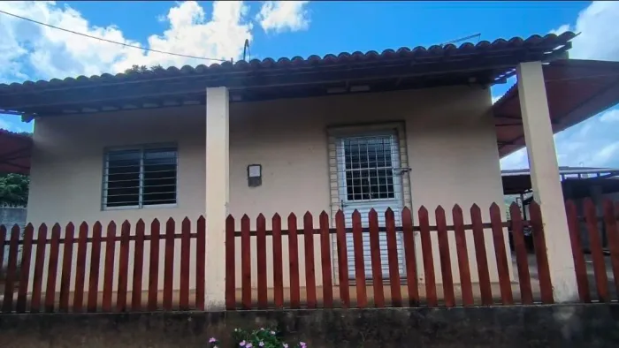 CASA NO INTERIOR DE POMBOS