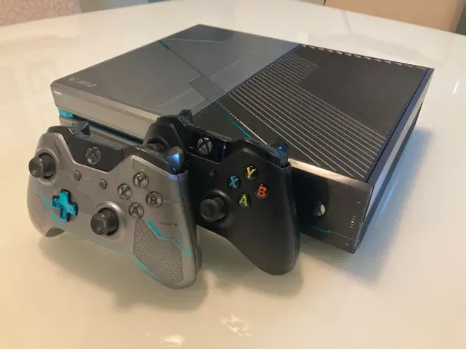 Xbox one HALO 5 + itens. - OPORTUNIDADE
