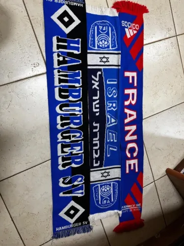 Cachecóis França 1 unidade / Hamburgo da Alemanha 1 unidade / Israel 1 unidade