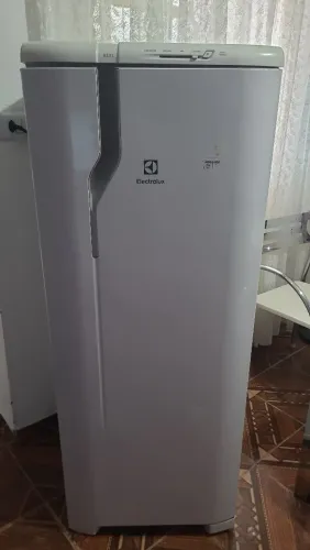 Geladeira Electrolux Re31, pouco tempo de uso. <br>Parcelo no cartão.
