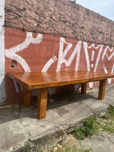 Mesa de madeira maciça grande
