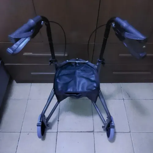Andador De 3 Rodas Dobrável Idoso Alumínio Leve Bolsa 110kg