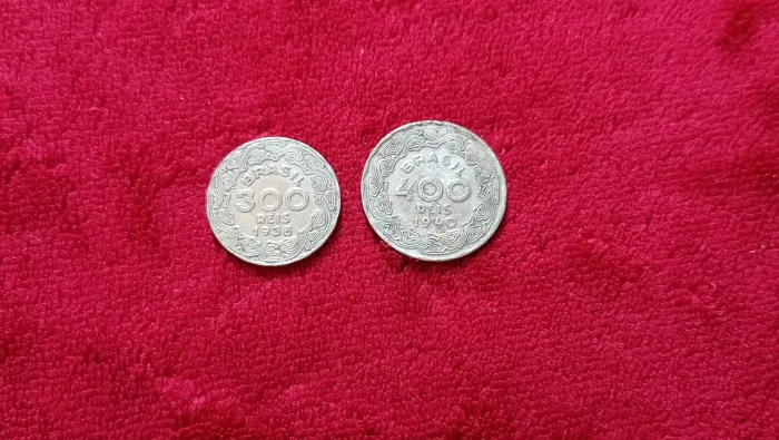 Kit 2 moedas antigas de 300 de 1938 e 400 réis de 1940 Getúlio Vargas