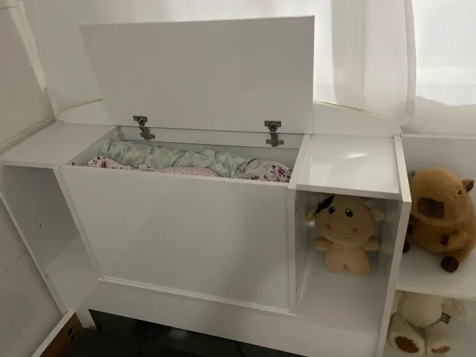 Cama solteiro funcional de MDF, com algumas avarias128cm L x 110cm A x 220cm profundidade.
