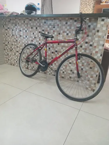 Bicicleta aro 26 semi nova 