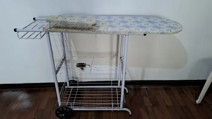 MESA METÁLICA PARA PASSAR FERRO 36 X 117 X 85 (h) cm -TAMPO ESTOFADO