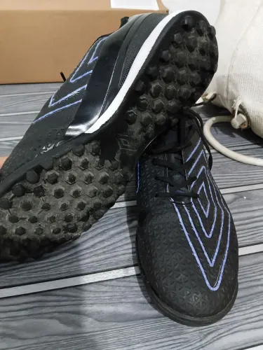 Chuteira Umbro Society <br><br>? Tamanho: 42<br>? Estado: ?<br>? R$ 200,00