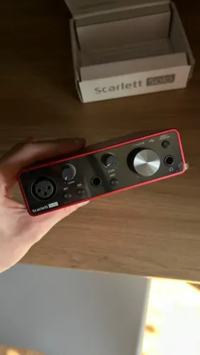 Interface de Áudio Focusrite Solo 3a Geração